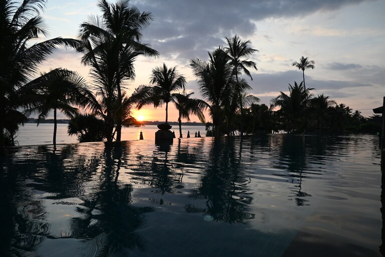 西海岸に位置しているので、感動的なサンセットが期待できます。