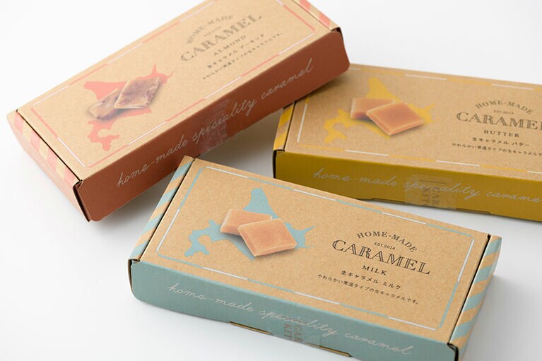 ホームメイドキャラメル。手前から時計回りに：ミルク、アーモンド、バター／キャラメルキッチン