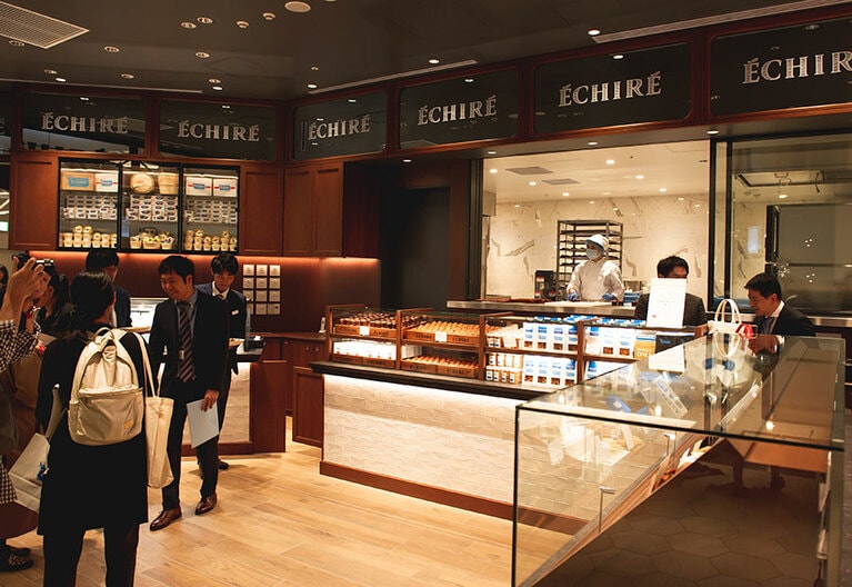 店内にはキッチンスペースを併設。焼き立てをゲットしたい。