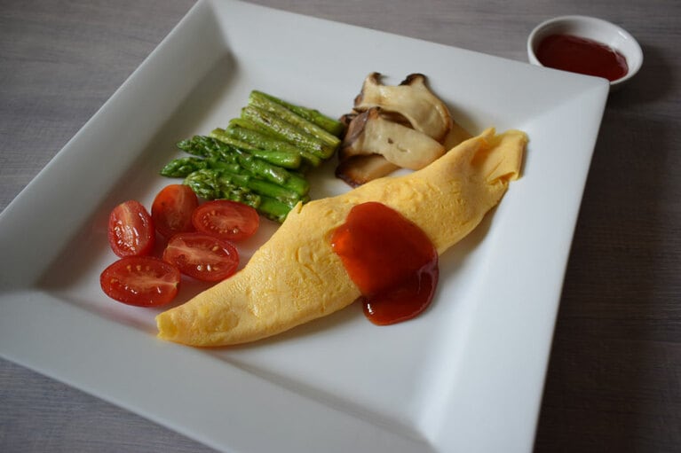 ケチャップ代わりにスイートチリソースを使う。