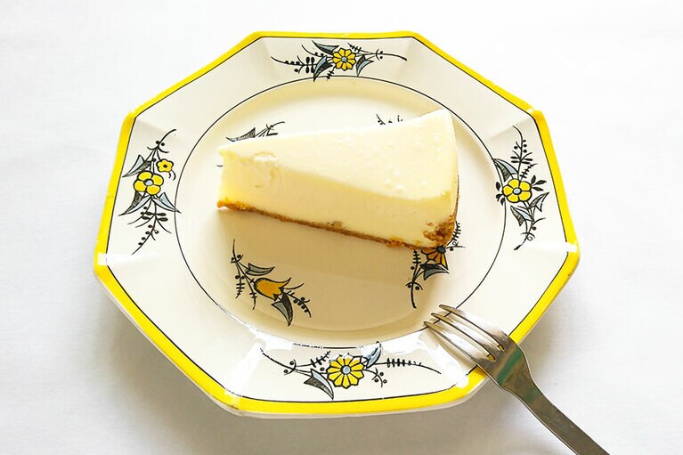 ビストロプレーンチーズケーキ 2個入り 399円／チーズケーキファクトリーベーカリー。