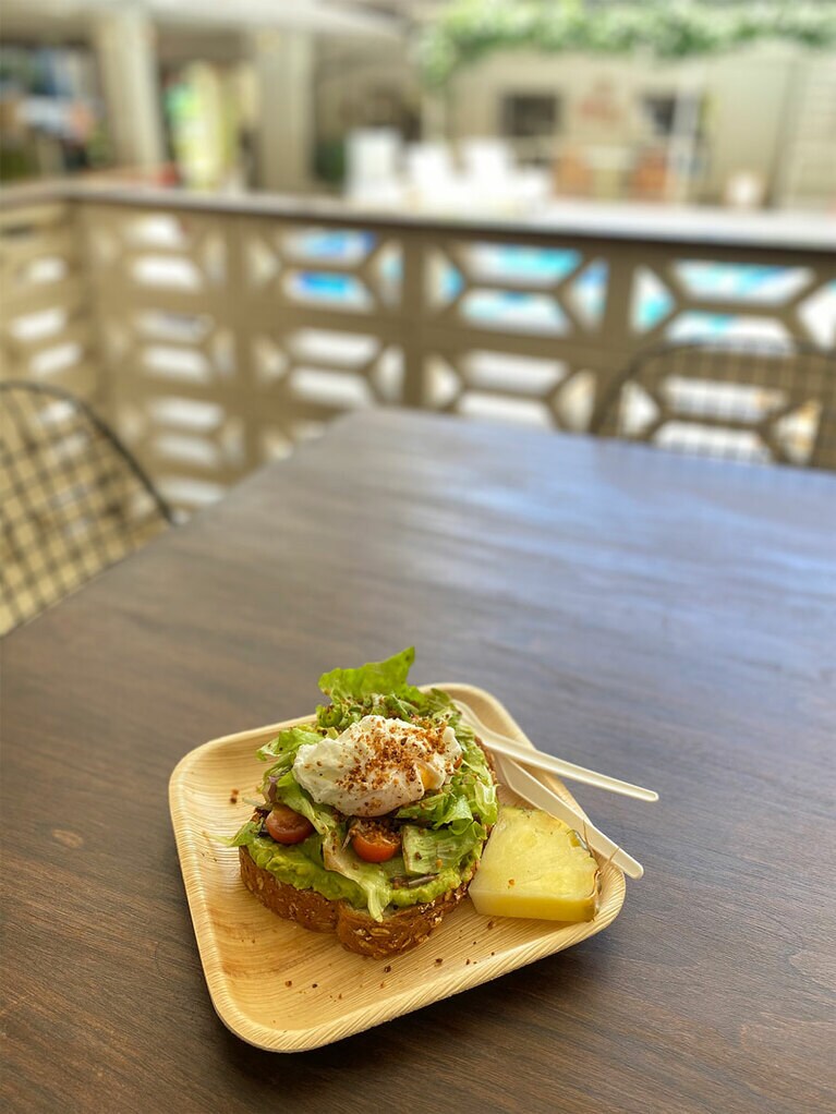 星野リゾート サーフジャック ハワイ。朝食も再スタートして、現在フル営業。アボガドトーストうまし！