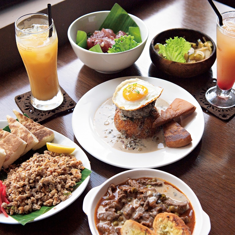 サイパン島の「SALTY’S GRILL & CAFÉ」では、 マリアナの伝統的な“チャモロ料理”、地元の食材を使用したローカルフードを堪能できる。