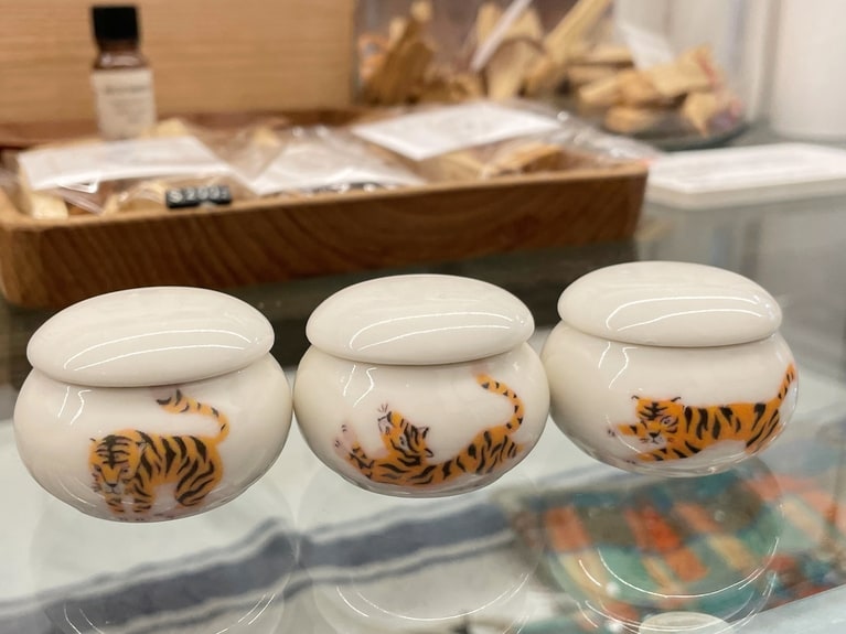 かわいらしい容器に入った「台湾バーム」。