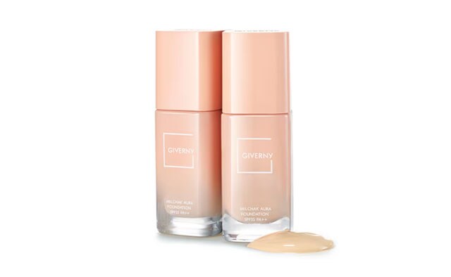 ジヴェルニー 密着オーラファンデーション 30mL 3,600円。