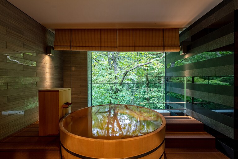 ふふ 日光［栃木／田母沢温泉］ふふラグジュアリープレミアムスイート 客室風呂.。