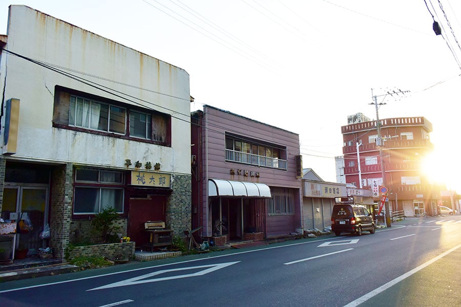 奄美大島第2の町、古仁屋。夕方だからなのか、そもそも人口が少ないのか⁉