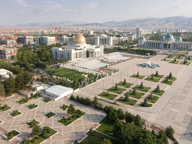 中央アジアの北朝鮮 の首都には 白い大理石の殿堂ばかりが立ち並ぶ 今日の絶景