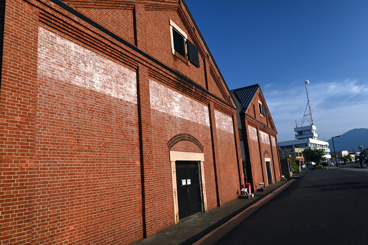 1905年に建造された「敦賀赤レンガ倉庫」。港町敦賀のシンボルです。