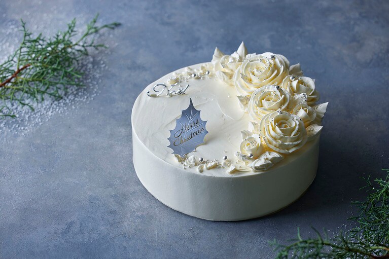 「バタークリームケーキ“ノエル フルール”」（限定10台）16,000円。直径21cm×高さ10cm。アルコール使用。