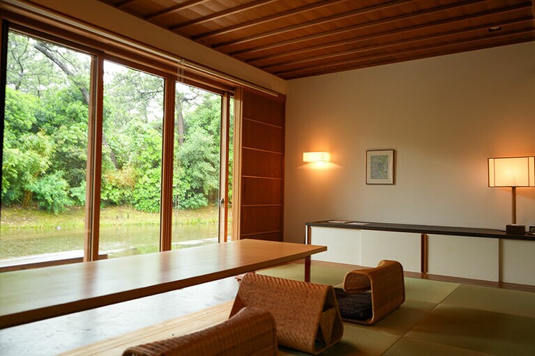 畳敷の就寝スペースのあるデラックス畳ルーム。