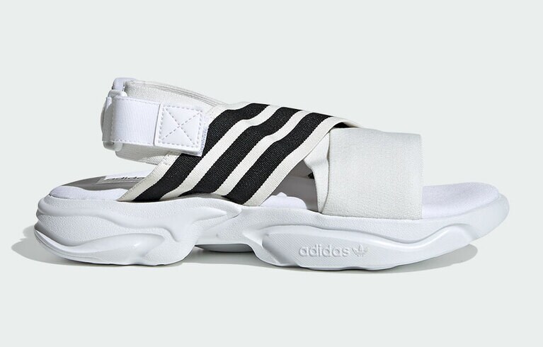 MAGMUR SANDALS ホワイト 8,990円。