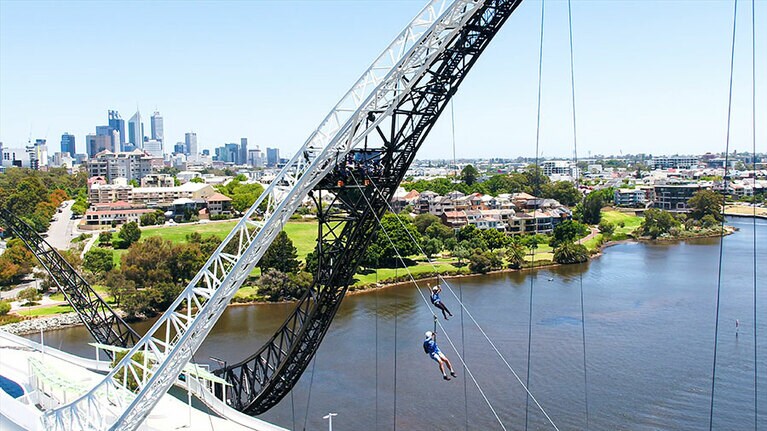 しっかりつかまって、風を受けて。