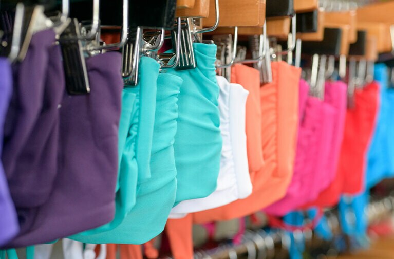 ビビッドカラーがやっぱり人気。