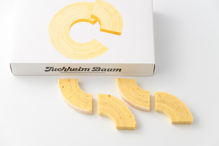 ユーハイムバウム 2,376円（8個入り）。