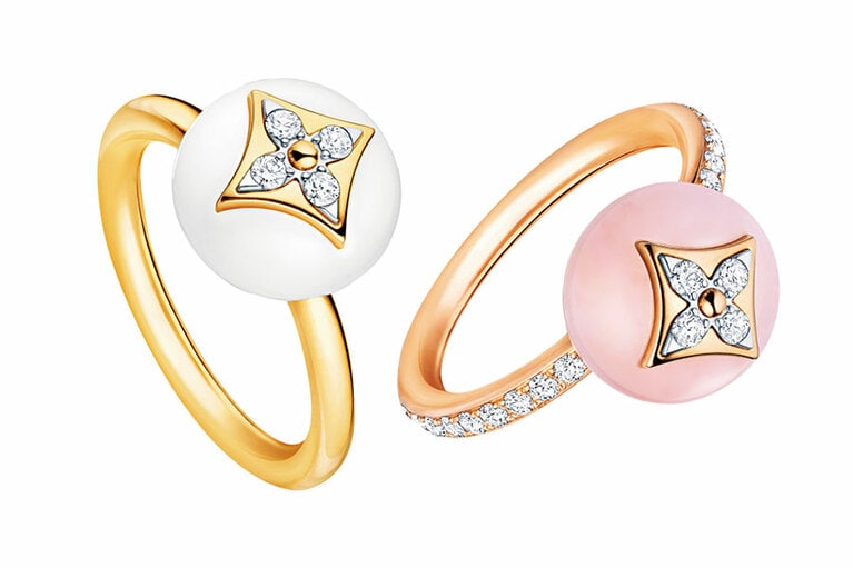 リングは単品でも重ね着けしても楽しめる。左から：ring 359,000円、ring 590,000円／ルイ・ヴィトン(ルイ・ヴィトン カスタマーサービス)
