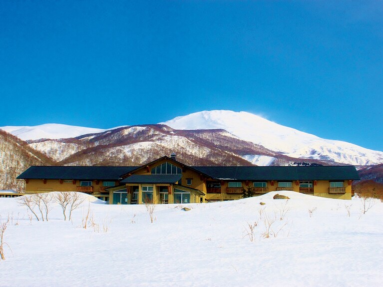 【湯の台温泉 鳥海山荘】鳥海山麓の標高500メートルに位置する温泉宿。
