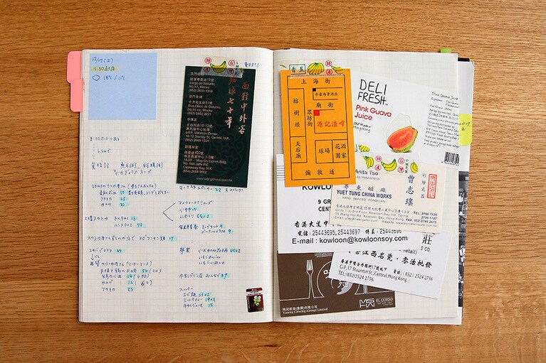 ショップカードもどんどん貼っていきます。