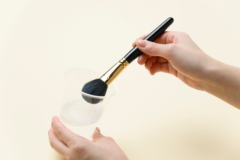 薄めたシャンプーで汚れを落とし、薄めたコンディショナーで毛並みを整える。