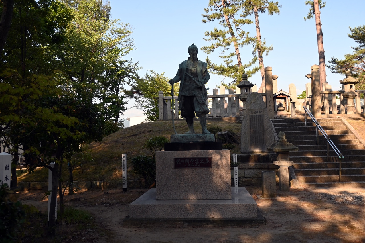 気比の松原から徒歩圏にある、武田耕雲斎等の墓。幕末に繰り広げられた彼ら天狗党の志と悲劇、感慨深いです。