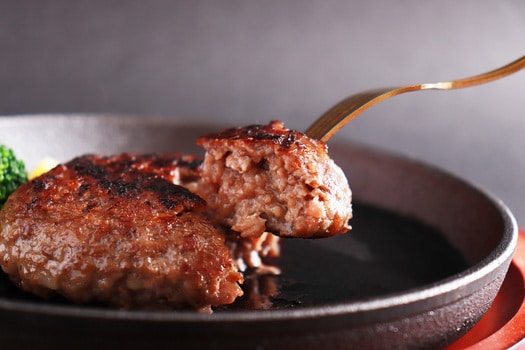 黒毛和牛×神戸ポーク合い挽きハンバーグ　内容量：140g×3個  価格：2,980円～