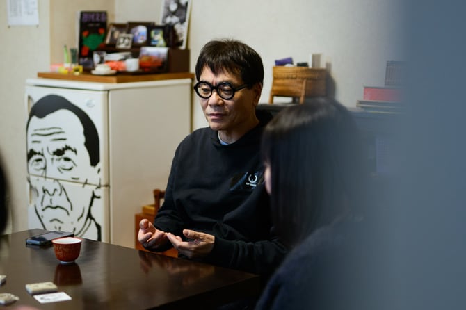 いとうせいこう。1985年、講談社の社員編集者時代にナンシーさんと出会い「ナンシー関」の名づけ親に。作家、クリエイターとしてあらゆるジャンルで幅広く活躍。