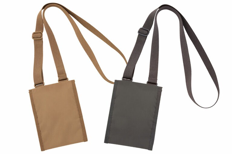 パデッドモバイルバッグ 各1,990円。