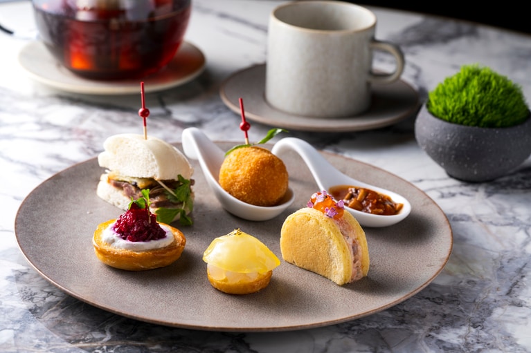 セイボリーのイメージ。旬の素材をホテルシェフがアレンジしたセイボリーは、スイーツとの相性まで考え抜かれたメニュー揃え。