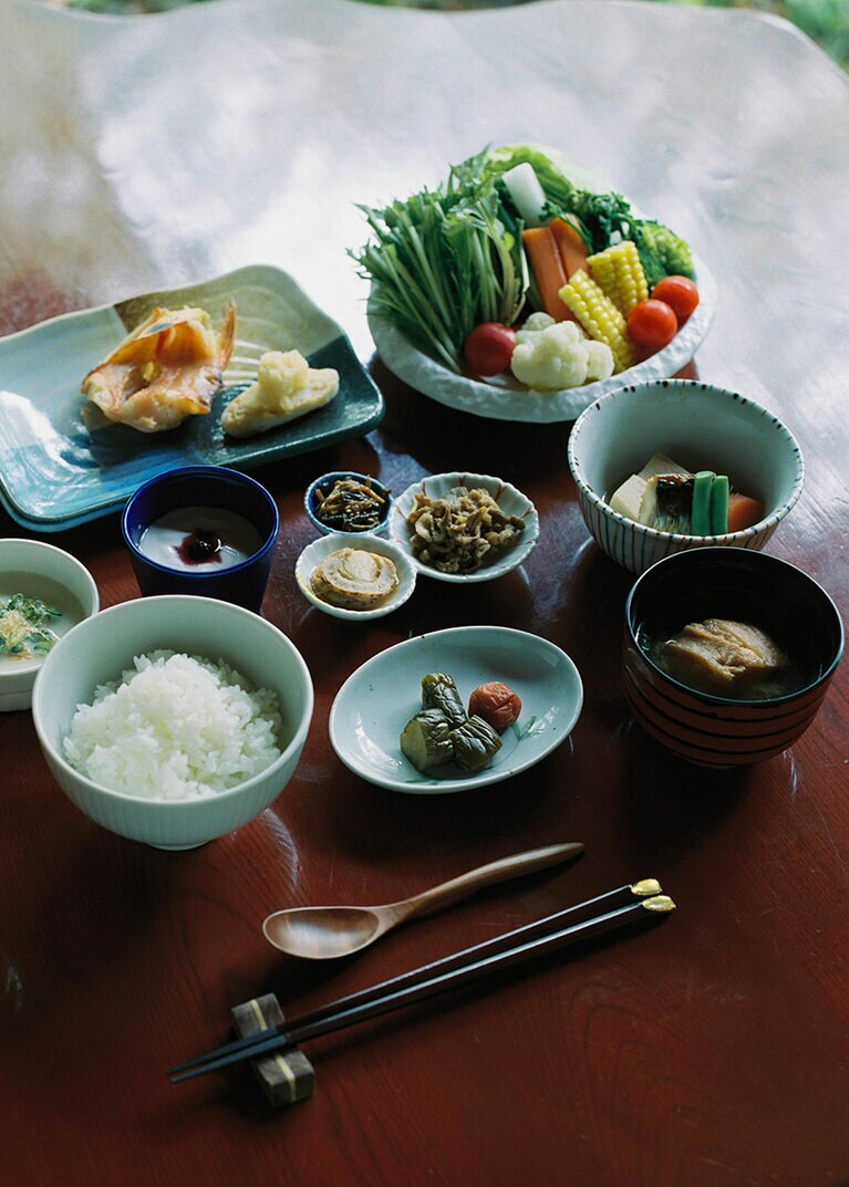 お料理は、自家菜園や地元の採れたて野菜が主役。朝食にも新鮮野菜が。