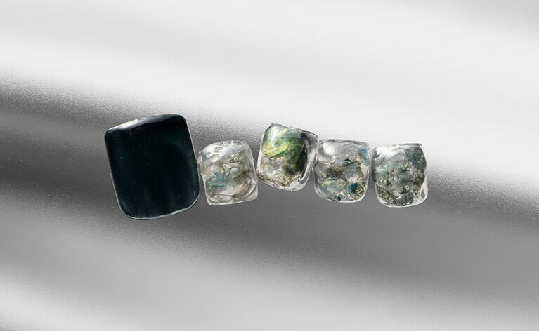 モード感漂うトレンドネイル。