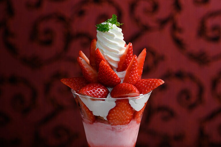 クイーンストロベリーパフェ 3,190円。