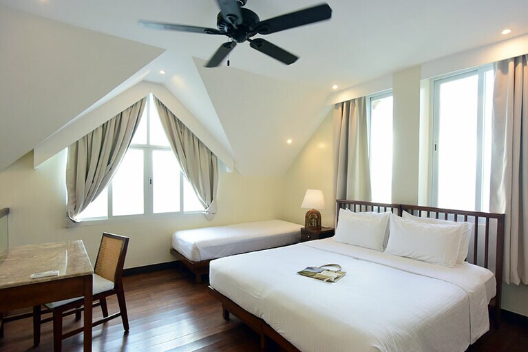 2階のベッドルーム。1階のリビングにはソファベッドもあり、4名まで宿泊できます。