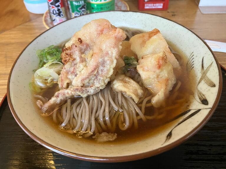 イカの胴体も入った「イカゲソ天そば」