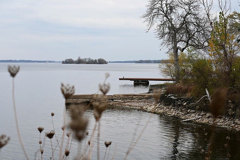 プリンスエドワード郡へ向かう途上、立ち寄ったオンタリオ湖。