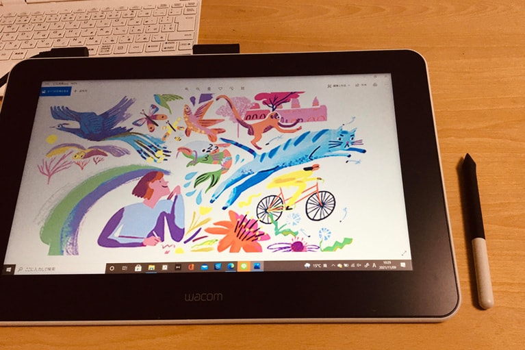 使用した「Wacom One(ワコム ワン)液晶ペンタブレット 13」42,900円。PCなどと接続して使います。
