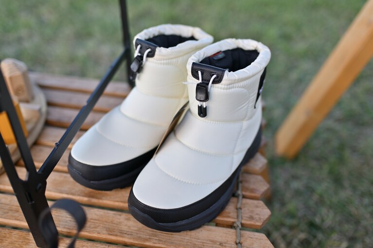 CREAのアウトドア特集で紹介されたグッズをはじめ、編集部おすすめのアイテムが展示された。