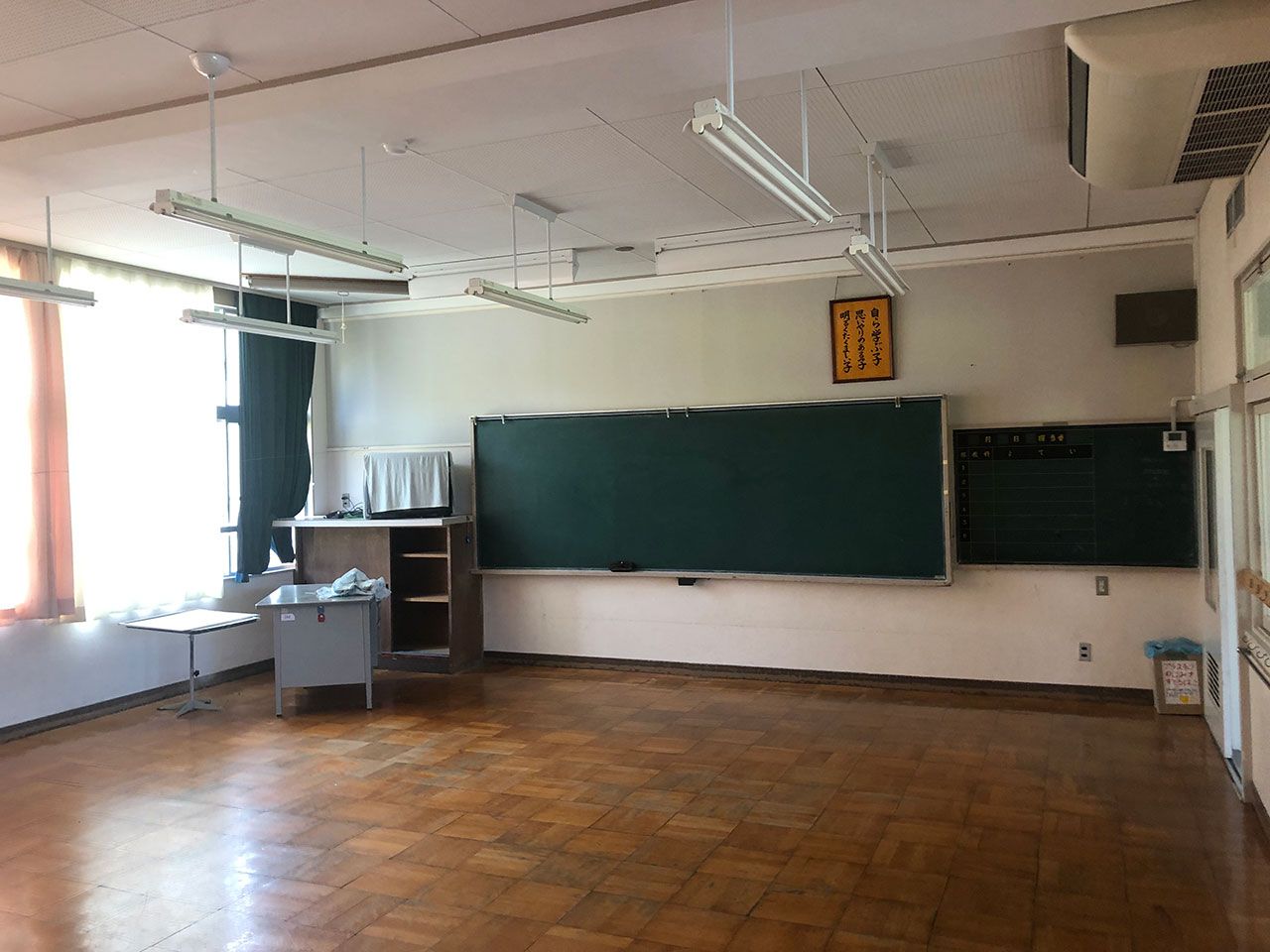 小松市立旧西尾小学校の教室