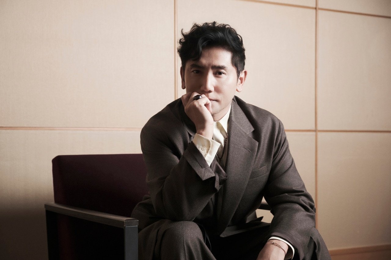 10月28日から開幕する朗読劇『たとへば君　四十年の恋歌』に出演する本木雅弘さん。