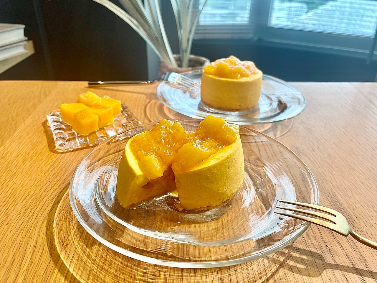 まったりとした口当たりの「マンゴームースケーキ」。