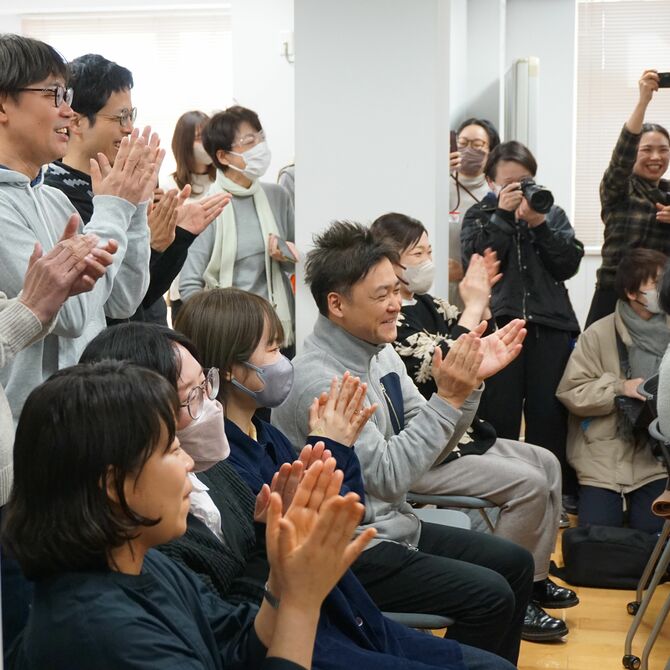 3月11日朝8時半すぎ、アカデミー賞受賞の瞬間に沸き立つジブリスタッフのみなさん Ⓒ文藝春秋