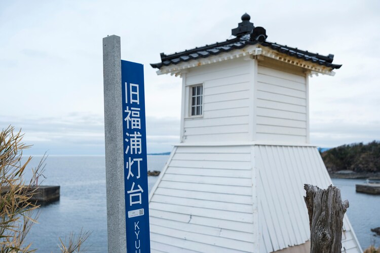 灯台から見えた能登の今。馳星周が語る、美しいフレネルレンズと、日本 灯台から見えた能登の今。馳星周が語る、美しいフレネルレンズと、日本