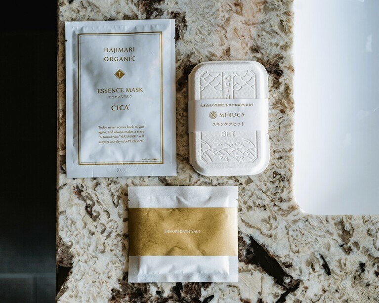 バスルームには灘の酒蔵発のスキンケア「MINUCA」も。