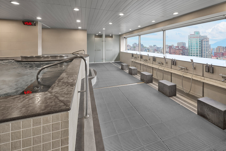 大浴場から街が見渡せます。