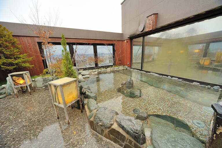 天然温泉 岩木桜の湯 ドーミーイン弘前［青森／弘前］女性露天風呂。