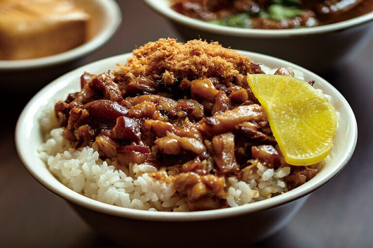 魯肉飯(大) 45元。