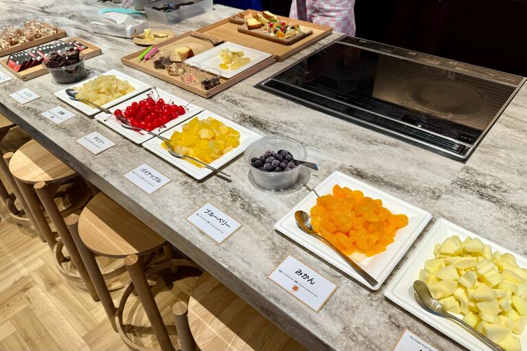 用意するものは、バター・好みのトッピング・カッティングボードのみ。