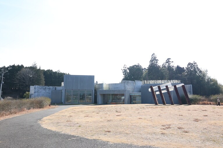 「市原湖畔美術館」。1995年に開館した観光・文化施設「市原市水と彫刻の丘」を2013年にリニューアルして誕生。