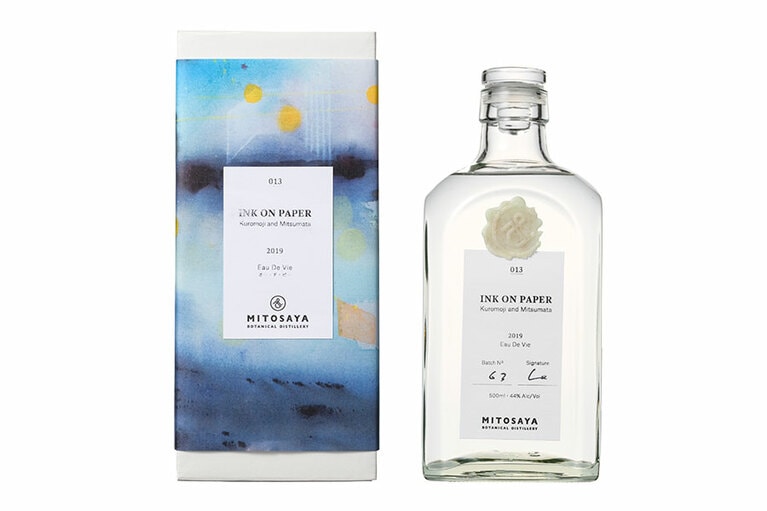 mitosaya薬草園蒸留所「オー・ド・ビー インク・オン・ペーパー」100ml 2,200円、500ml 9,200円。　※賞味・消費期限：なし