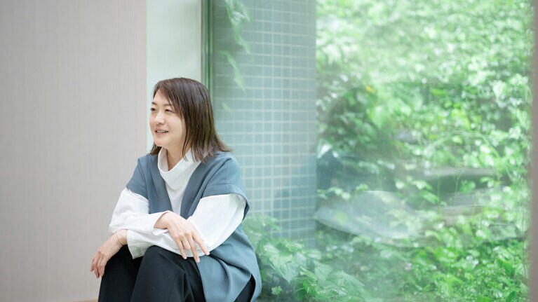 『にゃーの恩返し』作者の山崎紗也夏さん。