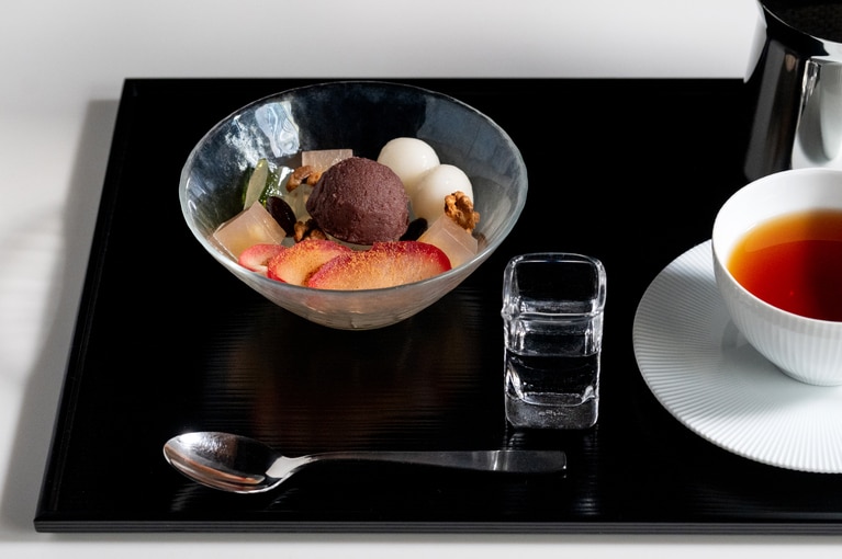 「紅玉りんごあんみつ」。